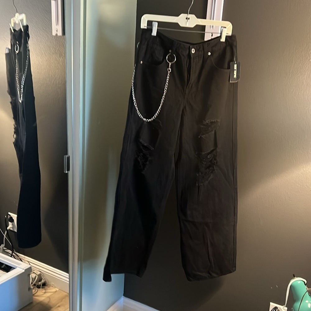 1 hour sale. Hot Topic, black jeans, 9